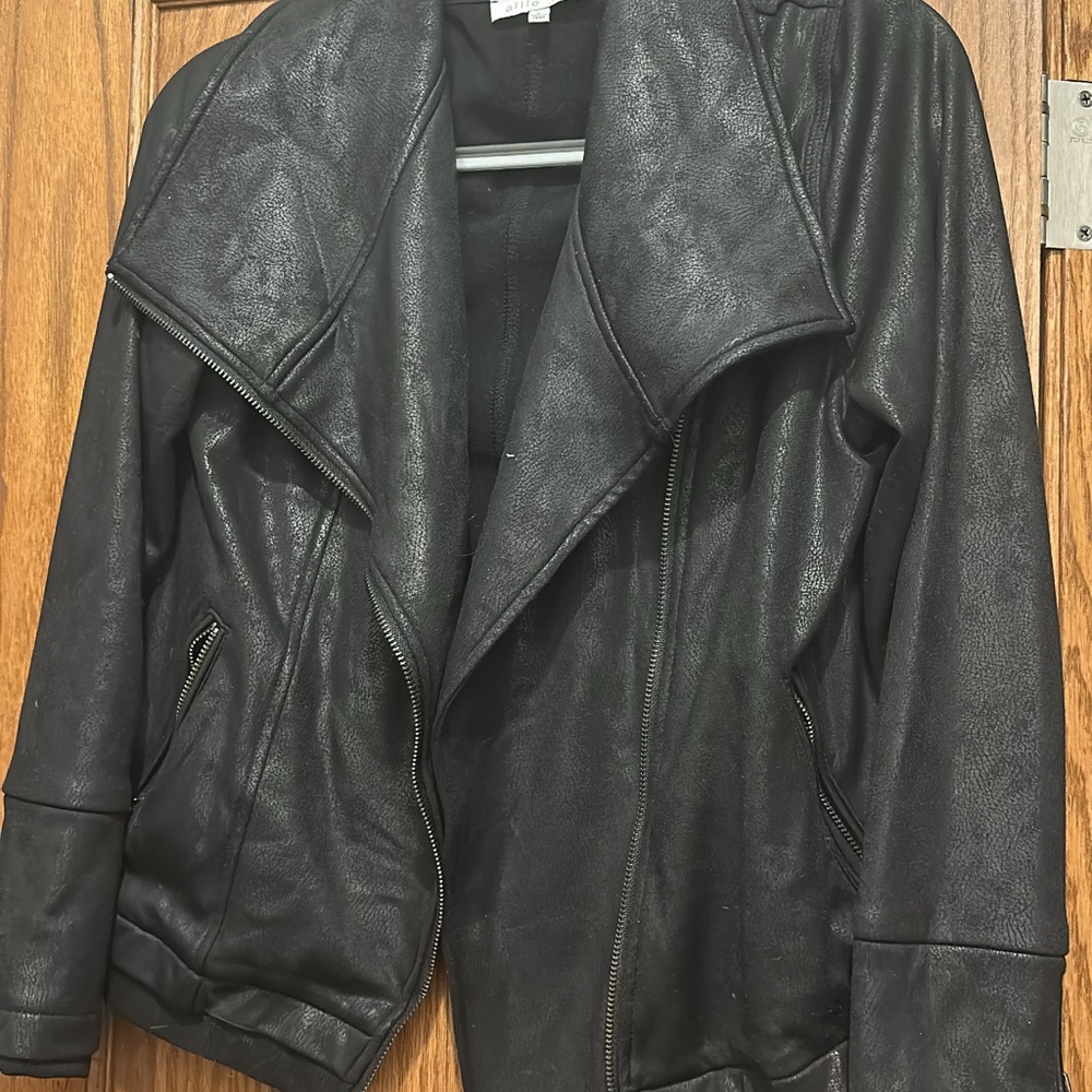 Elegant Black Leather Jacket for Women